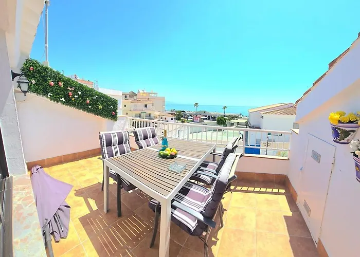 Lidia 2 Front Line Beach, One Bed Торремолинос